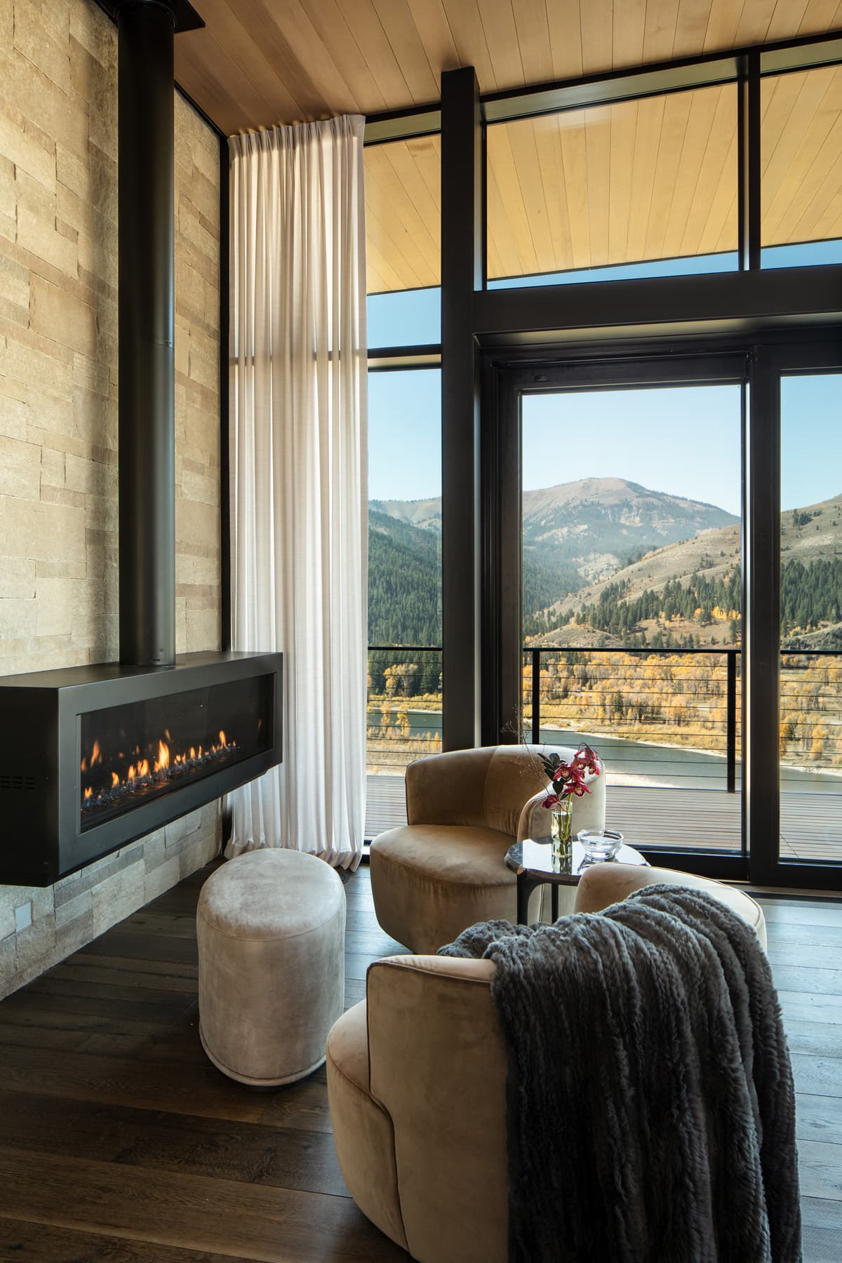 Nida Risto Interior Design in Jackson Hole designed a rustic elegance in the River Bend Project in Snake River Sporting Club in Jackson Wyoming.